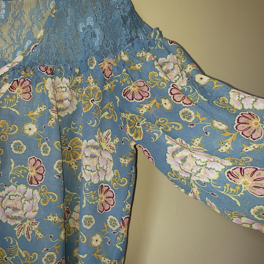 Lace Blouse - Picture 4 of 8
